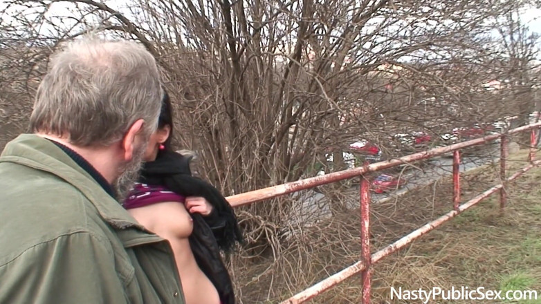 Nasty Public Sex: Гарячу тінку Еліс Даймонд відтрахав на відкритому повітрі Павел Тер'єр