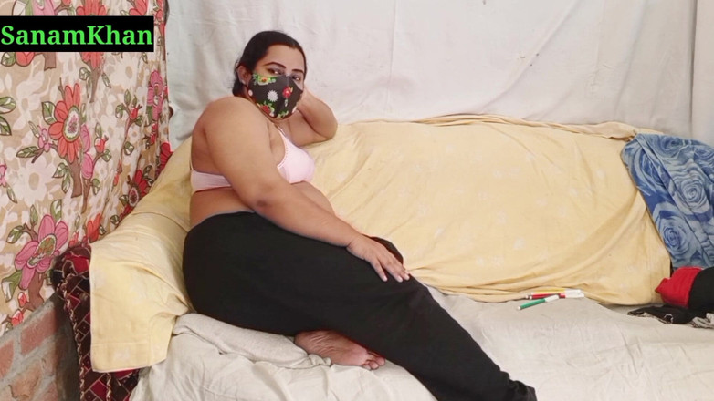 Sanamkhan: Pákistánská desi tetička plný mazy