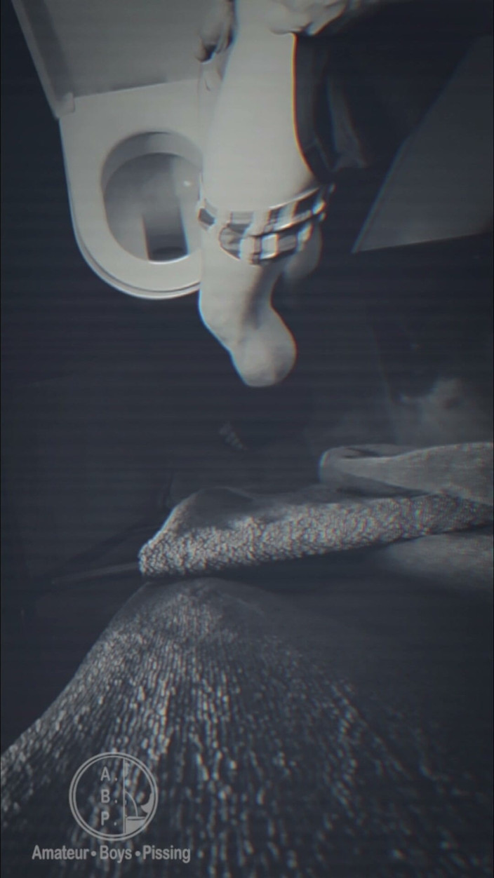 AmateurBoysPissing: Flatmate Caught Peeing on Night Vision Cam