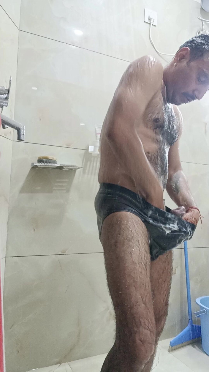 Rajasthani-old-lover: Lelaki desi India menikmati mandi dan seks