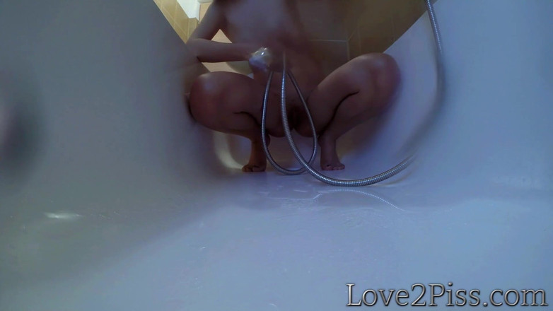 Love 2 Piss: Um xixi curto e limpeza