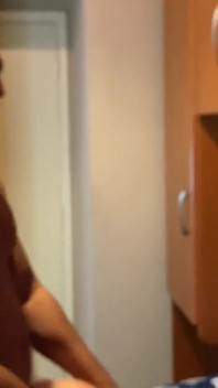 Troia arrapata scopata e pugno da un grosso uomo di colore