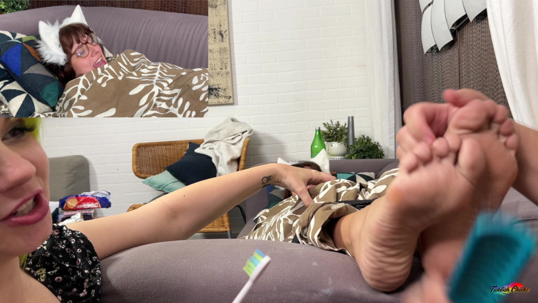 Ticklish Chicks: Purrito la maliziosa kitty muffy