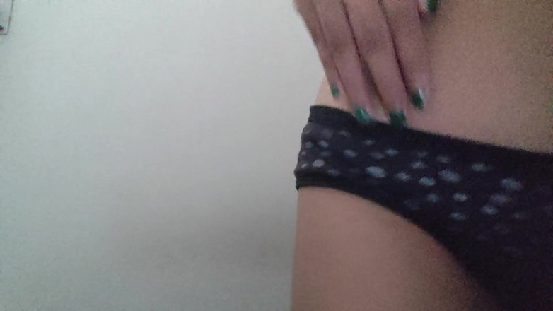 desigirl93: La vidéo d’une fille sexy dans son bain se fait...