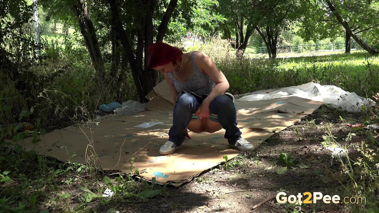 Puffy Network: Shady Pee od Got 2 Čůrání, kde dívky přicházejí chcat