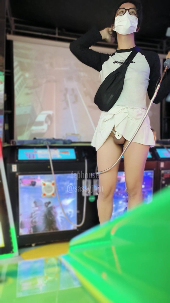 Caged sissy: Caged Sissy: Arkády 1. pokus