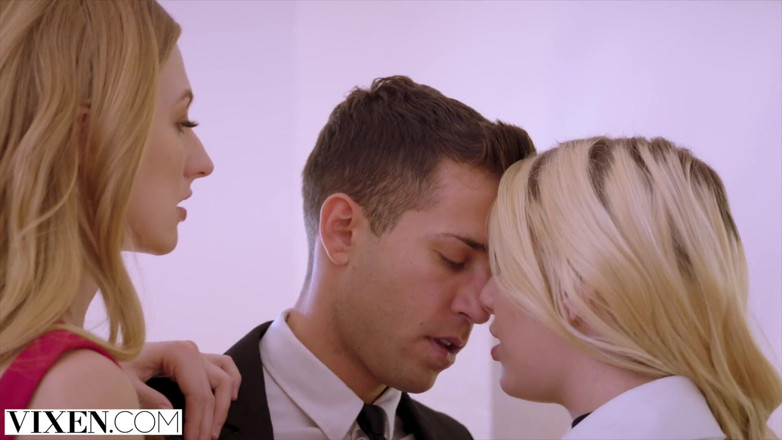 Vixen: VIxen due bionde fanno folle sesso appassionato con un cazzo...