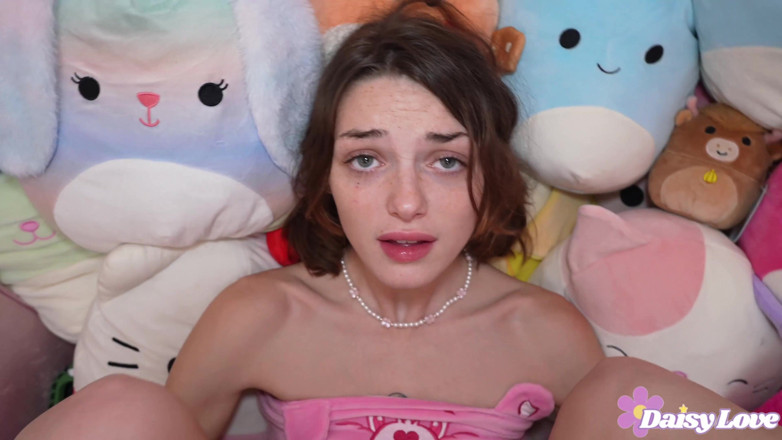 Shrooms Q: Daisy Love Sneaks Older Boy Into Her Super Girly Room...