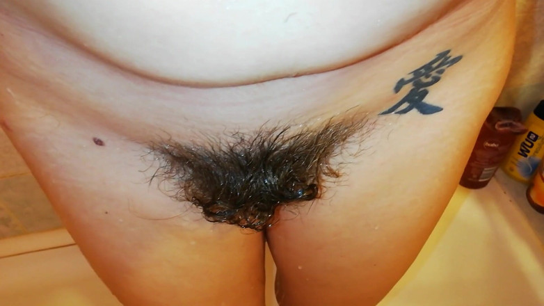 Cuteblonde666: Lavano la mia fica pelosa estrema