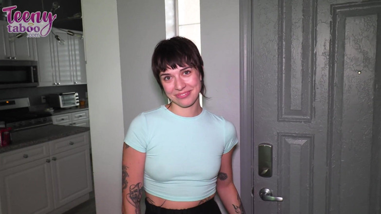 Teenytaboo: Ma belle-fille des meilleures amies se fait enfermer et enculer