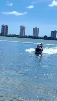 Sugând și futând pula instructorului meu Jetski pe plajă