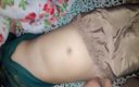 Sexy couples: Une indienne desi se caresse le ventre et le corps 22