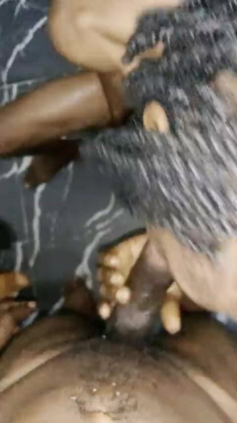 Honeyslim: ルームメイトとセックスする