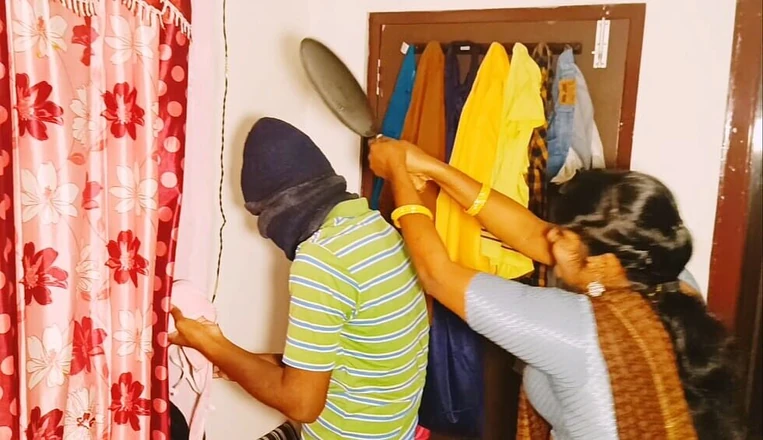 Telugu honey lips: Desi Housewife Fucking