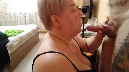 Zona901: pijpbeurt en krijgt een portie sperma op haar grote tieten