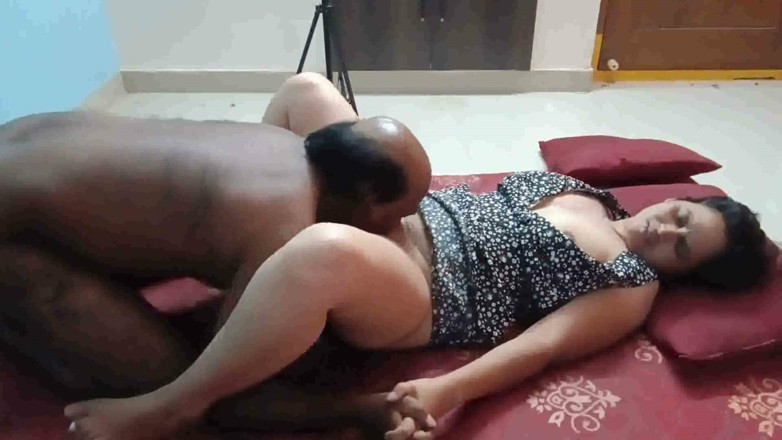 Sexy sindu: Romantik yeni Hintli çiftin son seks klibi