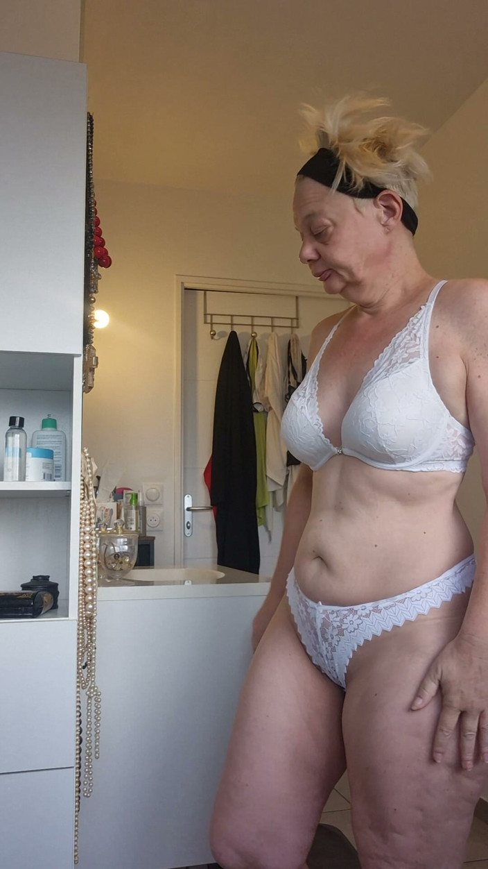 Sofy13: Gillar Du Din Mogna, Busiga MILF? Vad Skulle Du Göra...