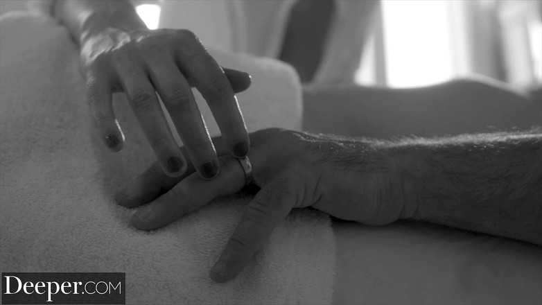 Deeper: Profond. La masseuse Skye séduit un homme marié