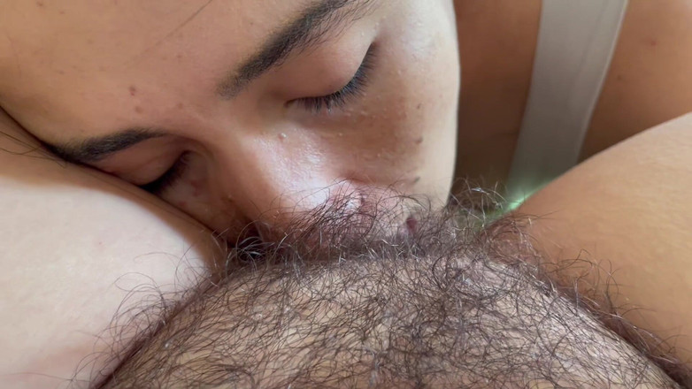 zoemelissa: Petit clitoris à la chatte très poilue, lesbiennes sexy et beaucoup...