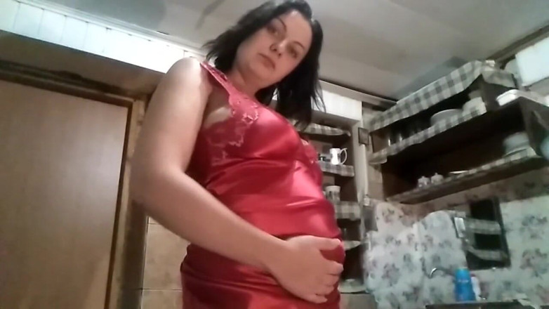 Sexy Milf: Volles großes glas pisse nach langer despeartion
