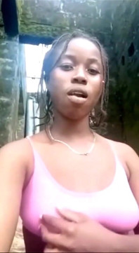 Negra puta folla botella con chorros