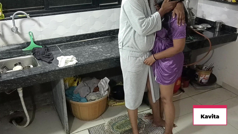 Kavita _zawazawi: Indiancă desi Kavita în futai sexy de noapte sau sex în bucătărie...