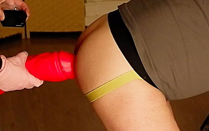 BunnyLesBosquies: Pegging - femdom strapon med stor röd dildo
