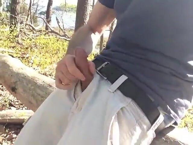 TJenner: Masturbándose en el bosque junto al agua Verbal.