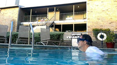 BBW nurse Vicki adventures with friends: Regardez Vicki, Infirmière BBW, Faire De L’exercice Dans La Piscine...