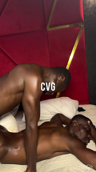 Creamyverseguy2: Cowok ini ngentot aku tanpa pelumas