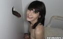 Glory Hole Girlz: Teen con le tettine chloe skyy succhia il cazzo nero...