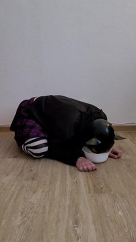Angeleinte Sissy Trinkt Den Urin Der Herrin Wie Eine Brave Sklavin
