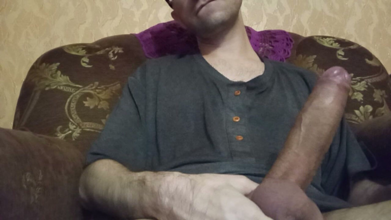 Alex Metallov: Un tip excitat își masturbează pula pentru tine. Savurați-l