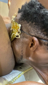 Twink dikongkek oleh kote hitam besar