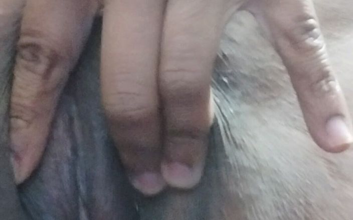 Ultimmilf97: Juicy pussy wants to fuck