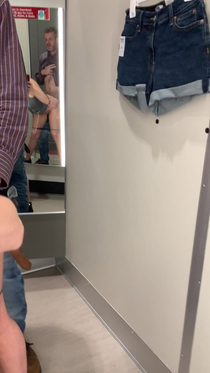 Temple of tease: Ashlynn Shea试衣间快速性爱