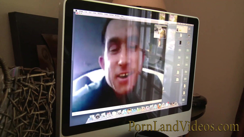 Pornland videos: Si blonde dan si rambut coklat berkongsi zakar besar dalam...