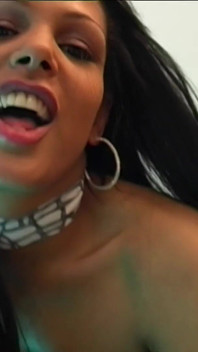 Sexy ébano tetona milf india babe chupa y folla en el gloryhole