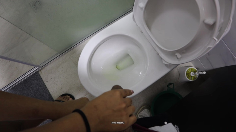 Solo_incognita: 我的继妹一边和她的继母说话一边抓住我的鸡巴