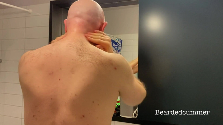 Beardedcummer: Stepdaddy bear shaves his bald head, no cum