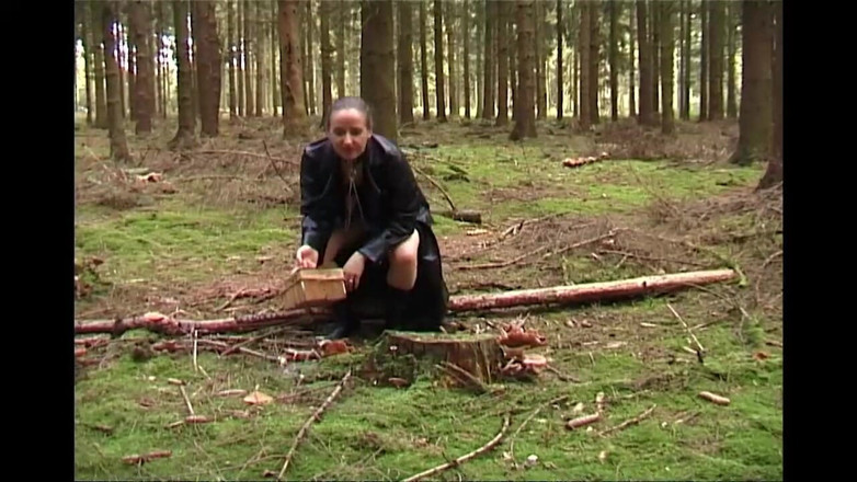 Absolute BDSM films - The original: Gagică cu țâțe mari trimisă goală în pădure