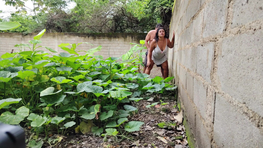 I Fuck My Stepmom Outdoors Until Her Pussy Is Full of Cum (Parejasin limites)