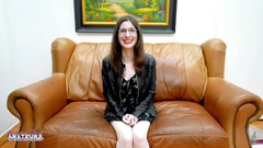 भाग 1 की 2 विनम्र सनकी milf(चोदने लायक मम्मी) कैमरे के लिए कपड़े उतारती है लंड चूसती है और पोर्न ऑडिशन के लिए हस्तमैथुन करती है