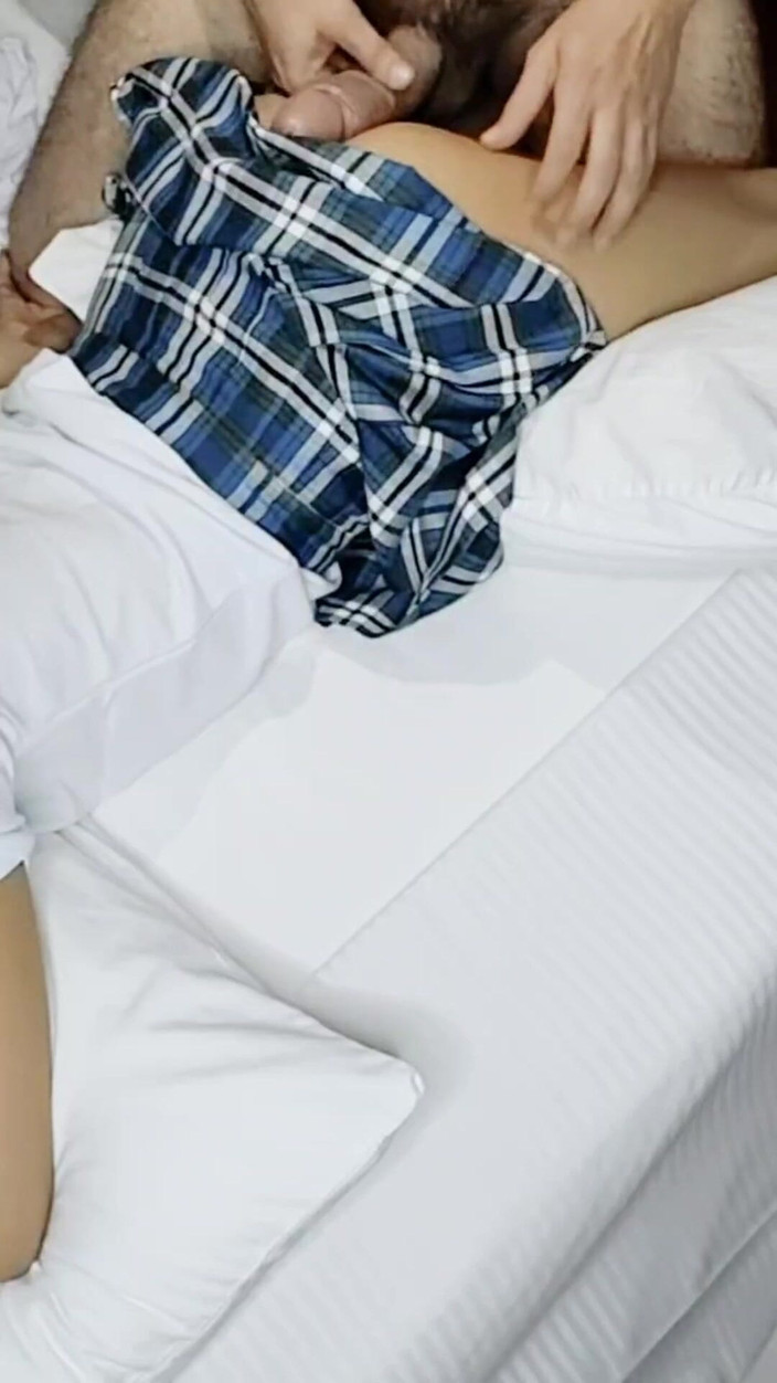 MynameisJuly: Vysokoškolačka navštíví doma učitele a nechá ho, aby se jí...