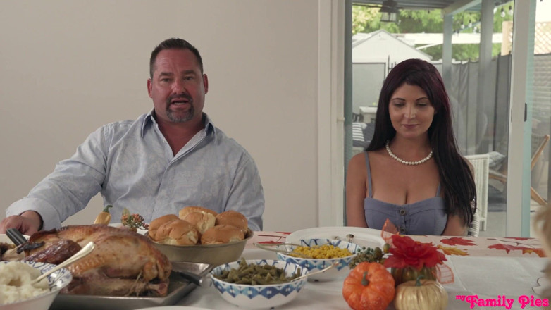 My family pies: My Stepcousins Cum for Thanksgiving - S16:e4
