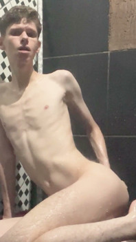 Kedoimath - a Twink Showing His Femine Body