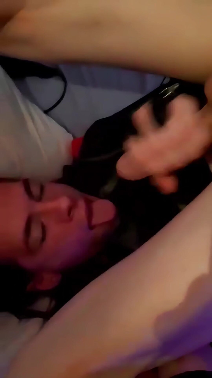 LoonaFemboy: Loona transeksüel trans vuruşu yüzüne boşalma geliyor bu küçük kaltak...