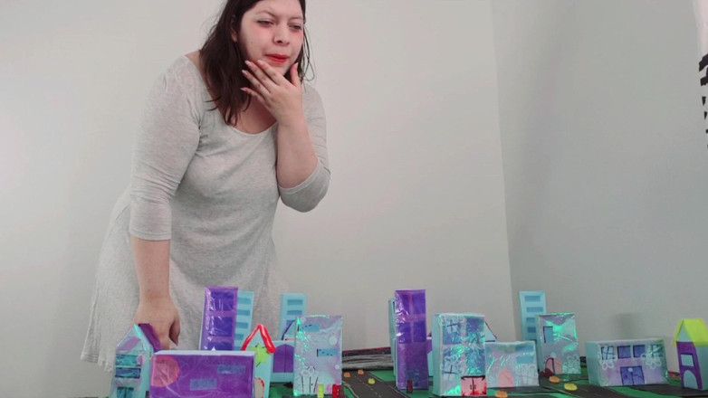 Alice H: Uriașă și futai un oraș