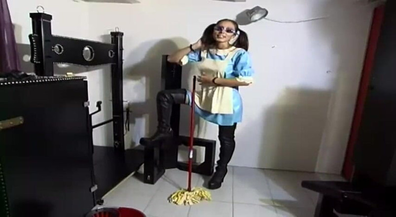 Fetish Desire: Submisif yang dibuat dalam lateks melakukan semua tuannya berkata