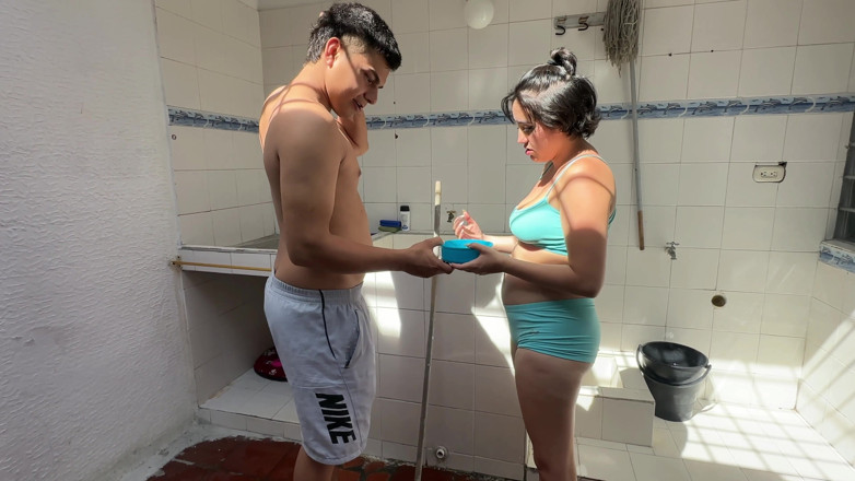 ManuelaAlvarez: main apni seksi bari gand sauteli bahan ko mujhe ek...